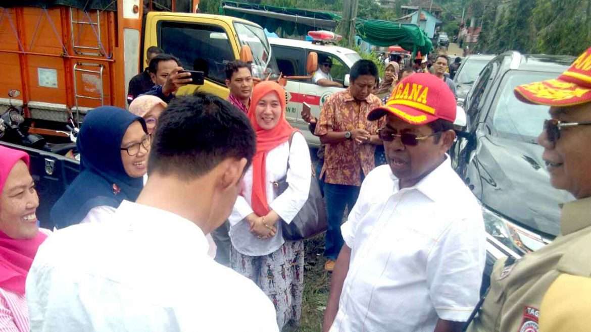 Mensos RI Kunjungi Korban Gempa Warga Kuta Megamendung