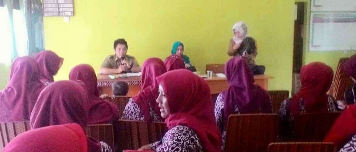 Sejumlah Kader Posyandu Desa Cemplang Ikuti Sosialisasi Difteri