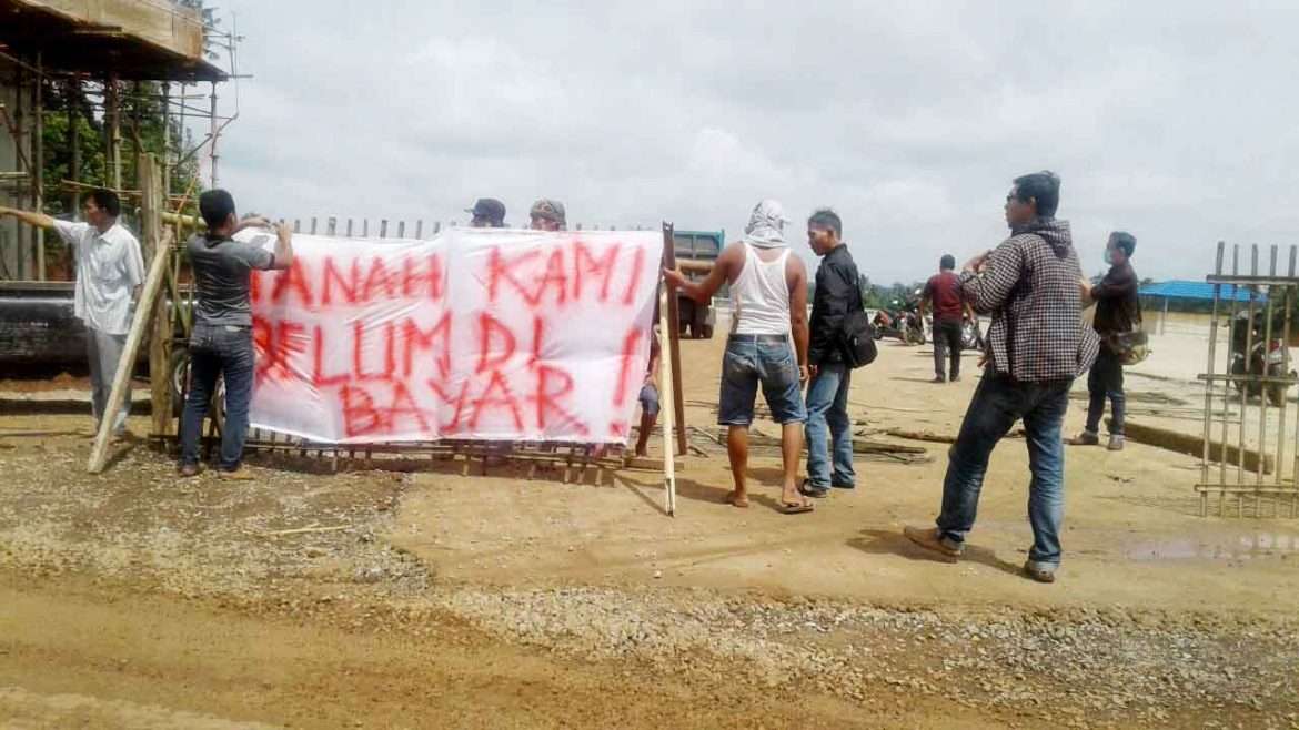 Tanah Belum Dibayar, Warga Blokir Pembangunan Jalan Tol