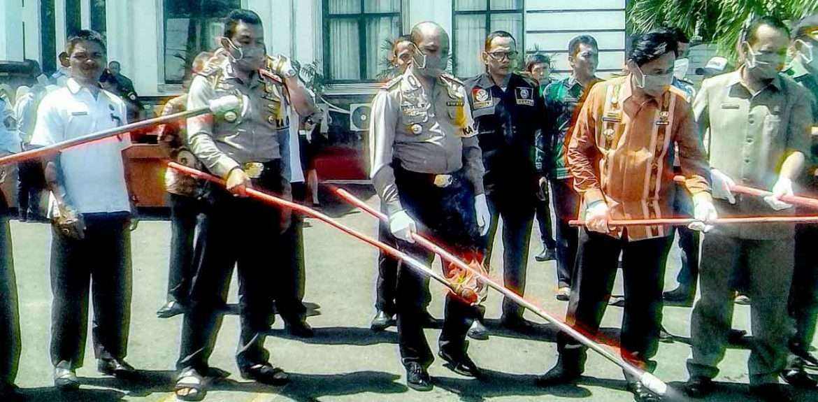 Kejari Lamsel Musnahkan Barang Bukti