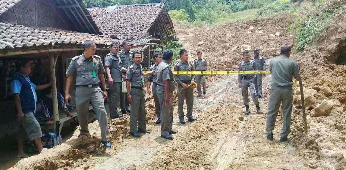 Tak Berizin, Satpol PP Tutup Penambangan Galian C