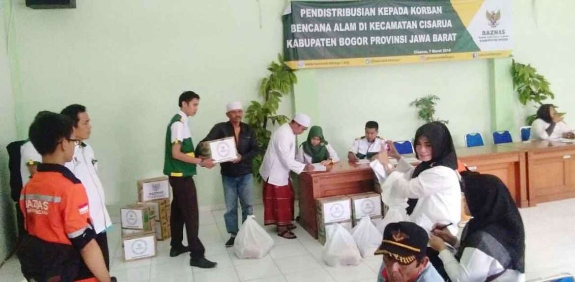 Warga Tujuh Desa di Kecamatan Cisarua Dapat Santunan BAZNAS