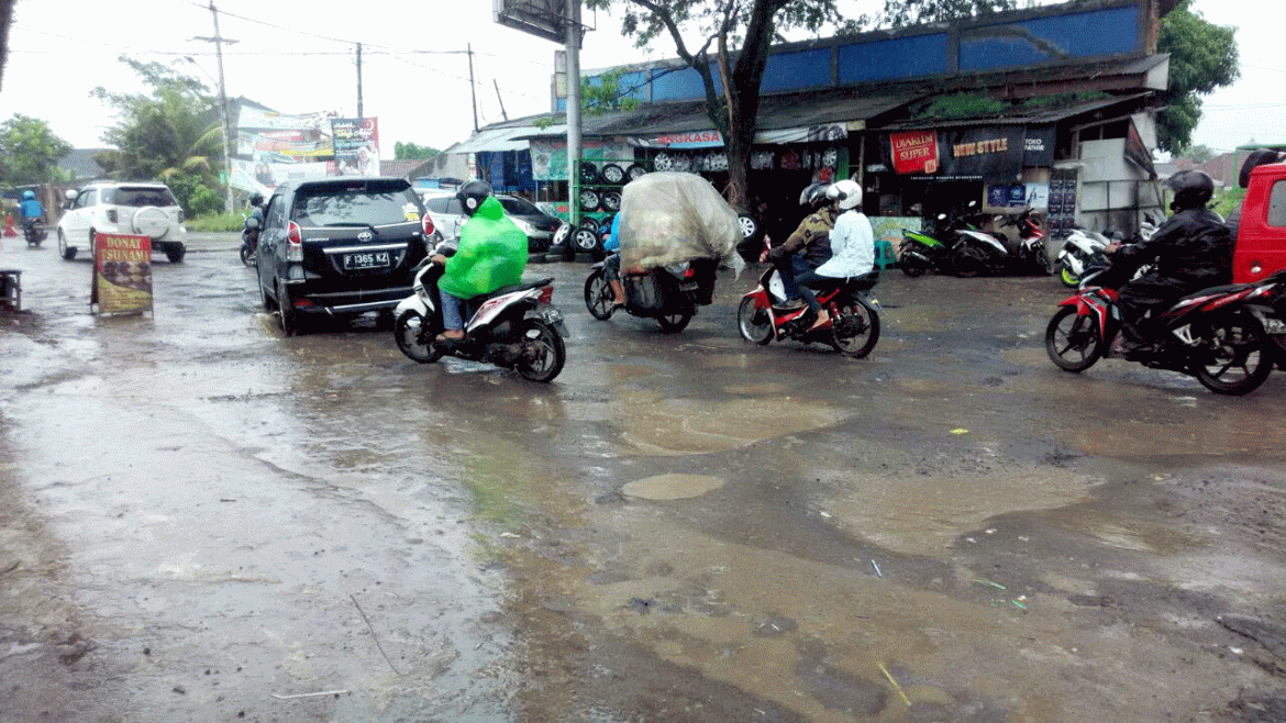 Aduuuh,…!!! Jalan Lingkar Cibungbulang-Leuwiliang Rusak Parah