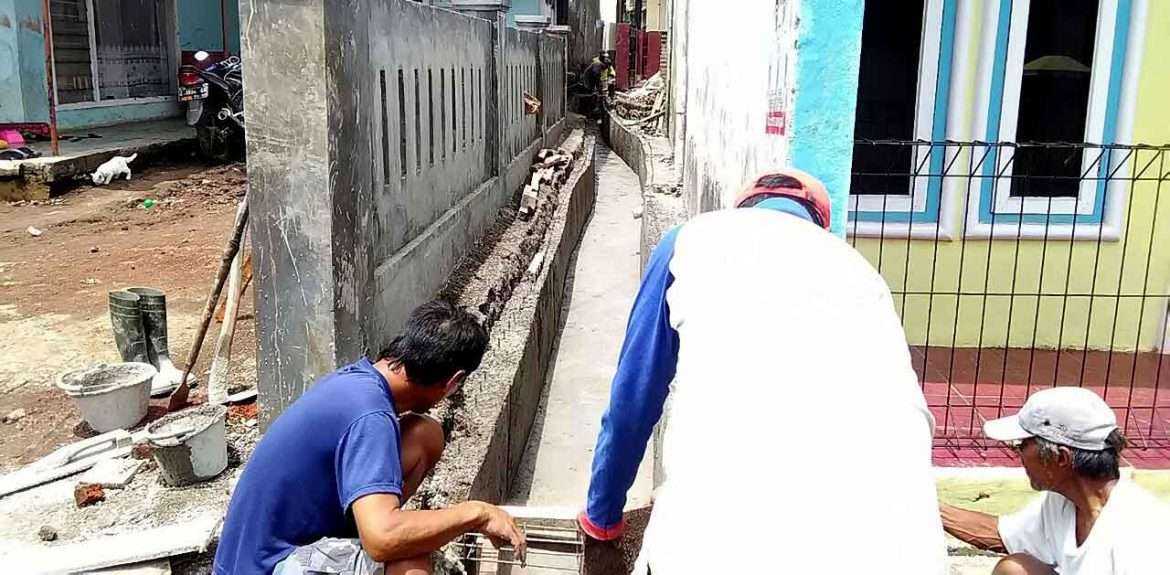 Desa Cihuni Optimalkan Saluran Drainase