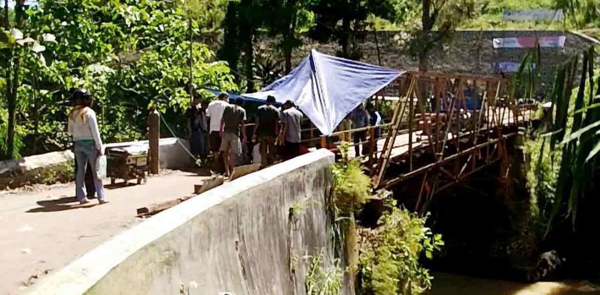 Jembatan Nyaris Ambruk, Warga Harapkan Bantuan Pemkab Sukabumi