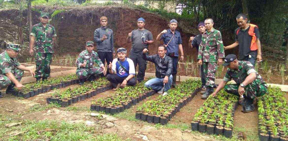 Pasca Longsor, TNI Bersama PPBB Laksanakan Penanaman Seribu Pohon