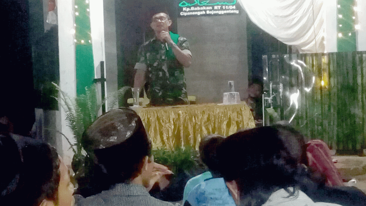 Sertu UU Solehudin Jadi Penceramah pada Peringatan Isra Miraj di Kampung Babakan Nangela