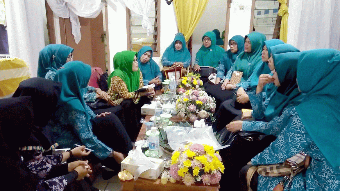 TP PKK Kabupaten Sukabumi Lakukan Penilaian 10 Program PKK di Desa Tenjolaya