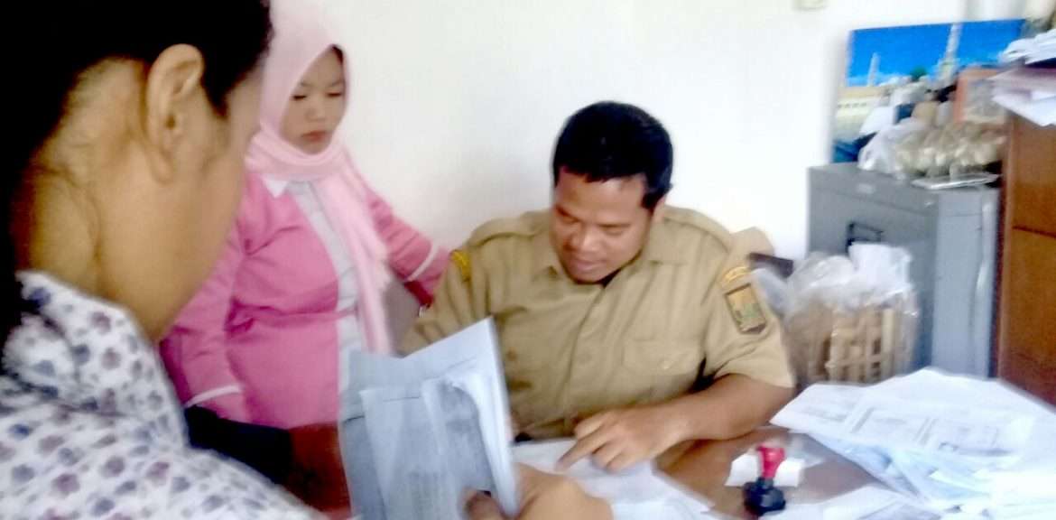 Antusias Warga Desa Ciambar dalam Penertiban Data Kependudukan