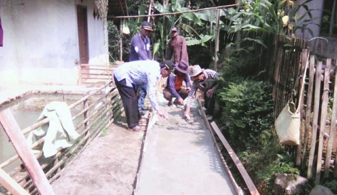 Pembangunan Jalan Lingkungan di Kampung Kalideres Mulai Dikerjakan