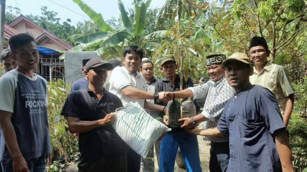 Warga Kampung Garung Terima 550 Pohon Bibit Bantuan DLH
