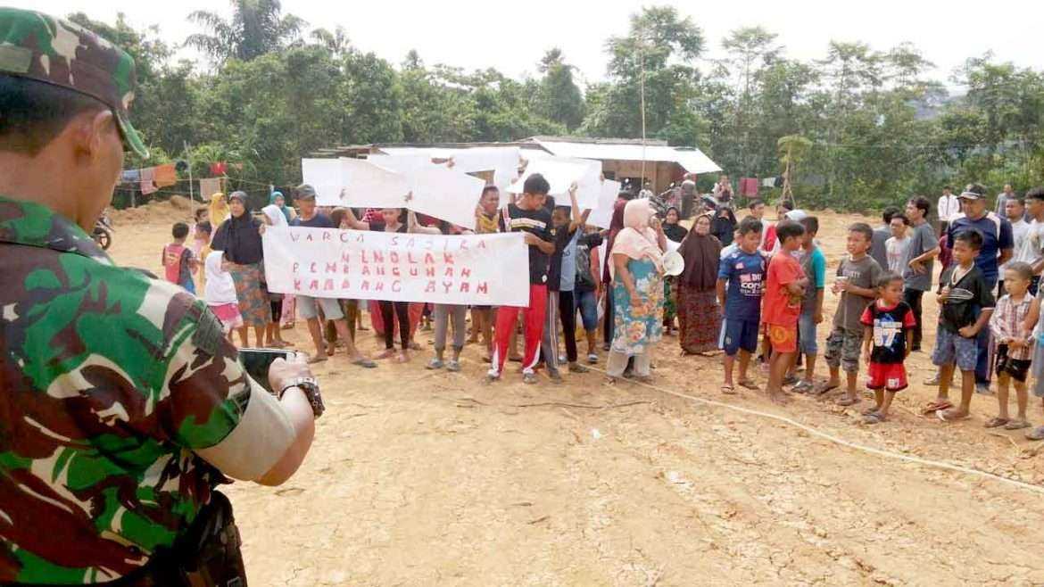 Belum Berdiri, Pembangunan Ternak Ayam Desa Sajira Induk di Demo Warga