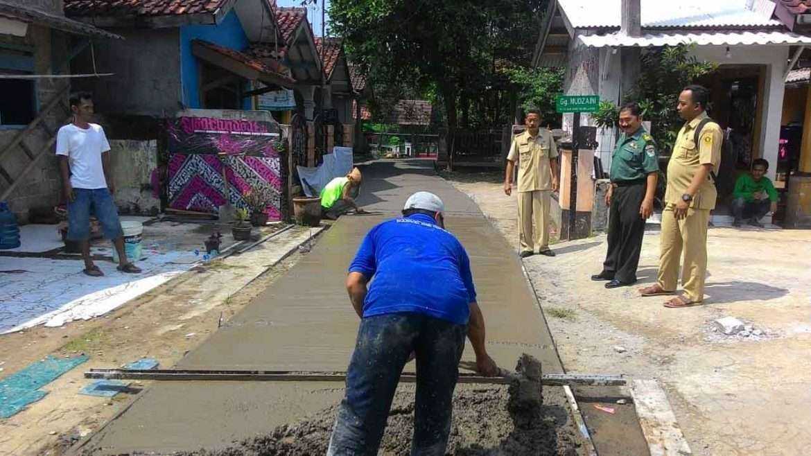 Desa ini Beton Jalan Dengan Padat Karya