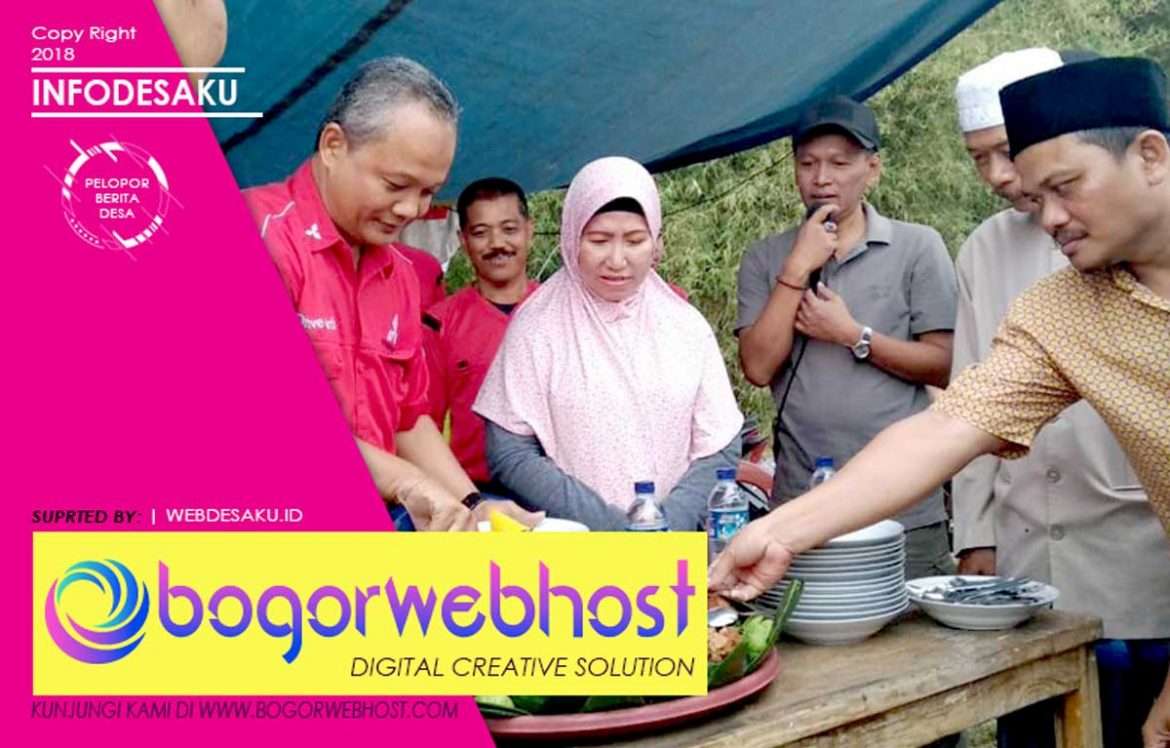 Pemotongan Tumpeng dan Peresmian Lapangan Sepak Bola Desa Sipak