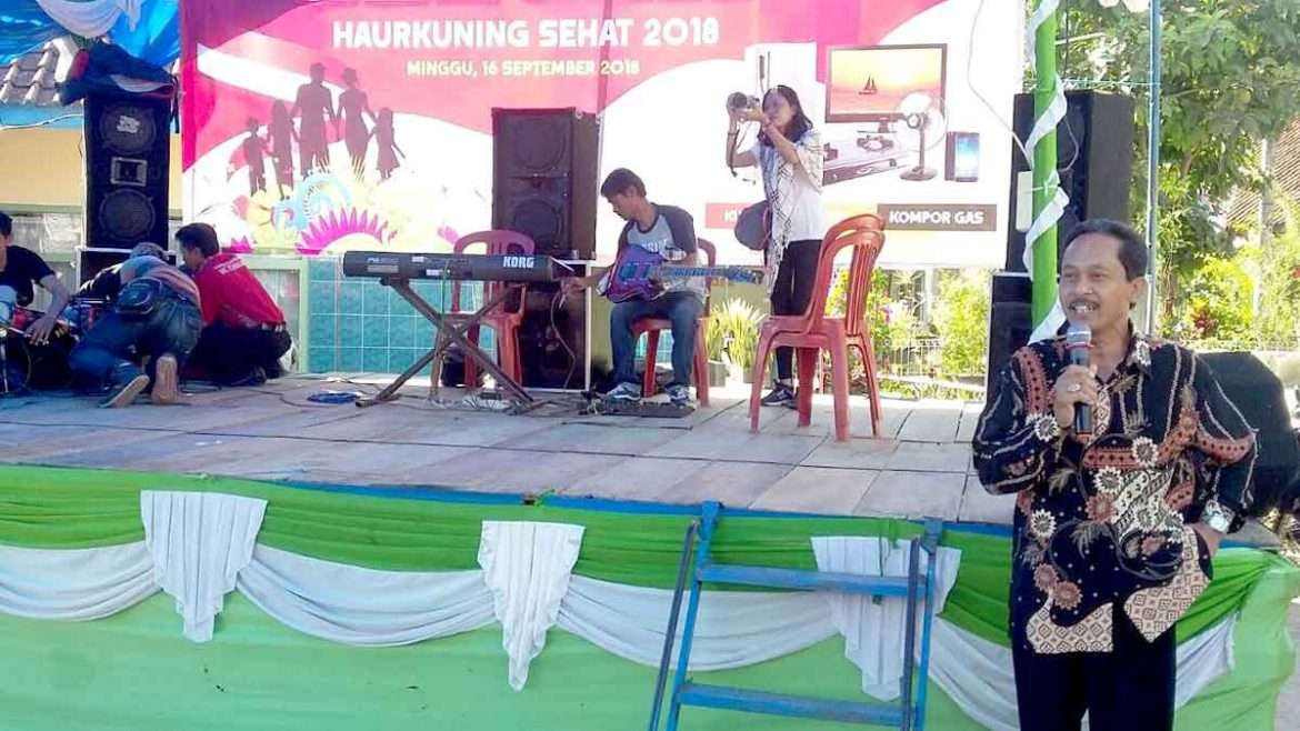 Jalan Santai Sehat Warnai Peringatan Tahun Baru Islam Desa Haurkuning