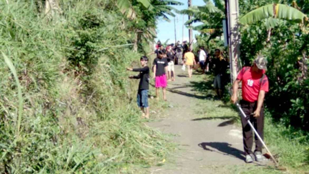 Komunitas Pemvas (Pemuda Pasir) Bersama Warga Gotong Royong Bersihkan Jalan