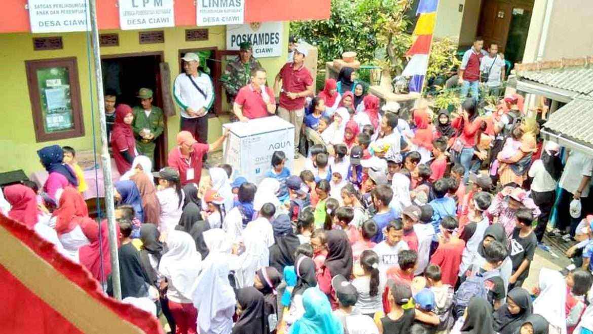 Pemdes Beri Hadiah Mesin Cuci Untuk Warga Ciawi