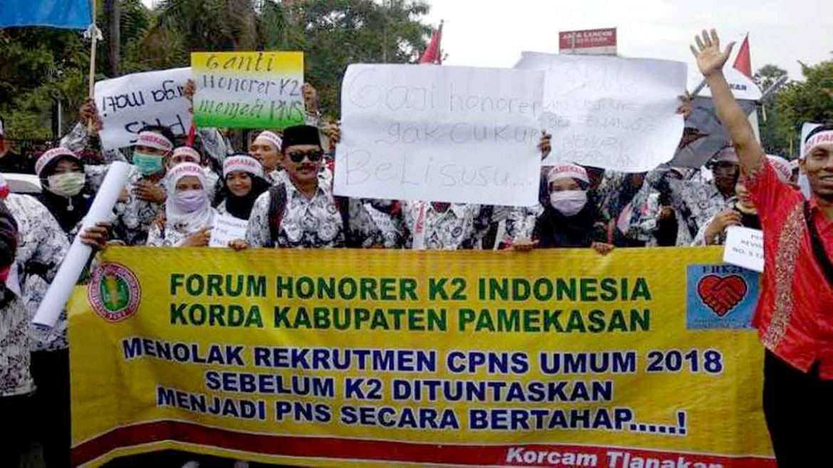 Tenaga Hononer K2 Pamekasan Geruduk Pemkab dan Kantor DPRD Pamekasan