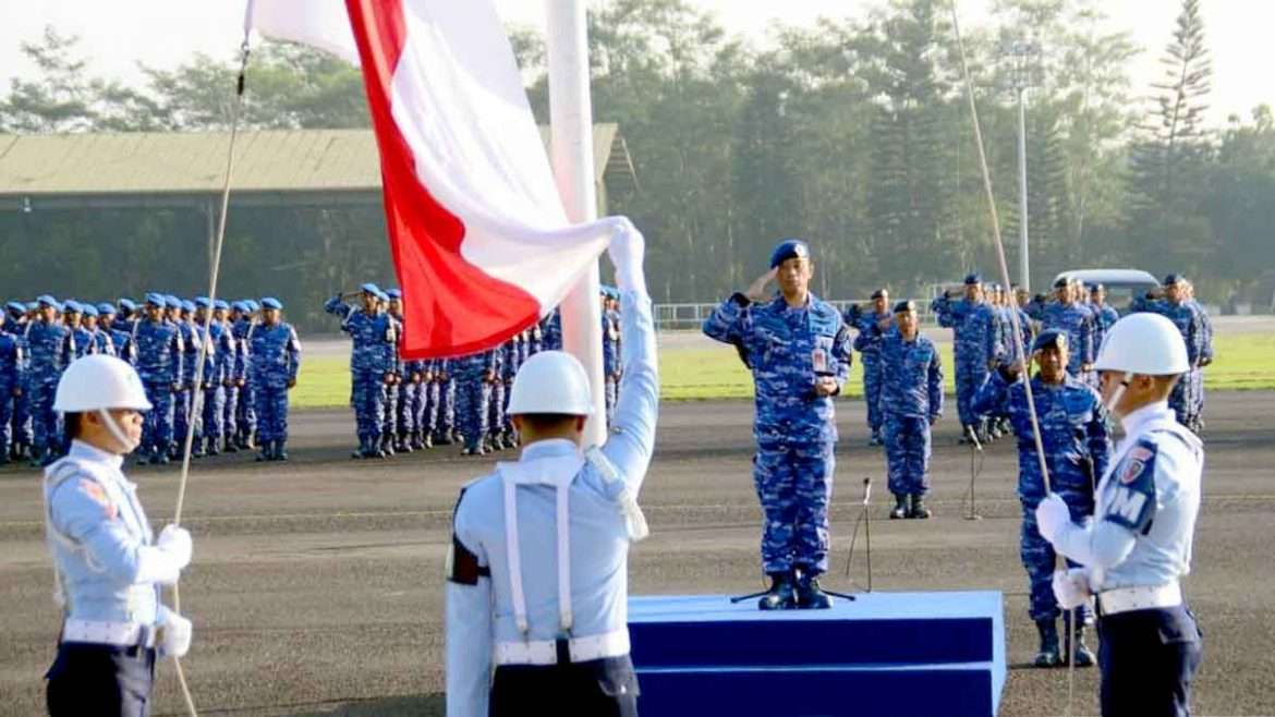 Upacara 17 Lanud ATS, Pangkoopsau I Ajak Seluruh Prajurit Semakin Peka dan Peduli Kesulitan Masyarakat di Wilayahnya