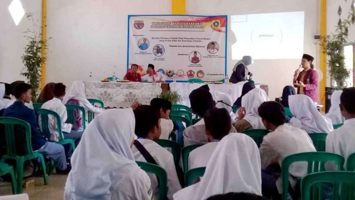 Warga Desa Benteng Ikuti Sosialisasi Bahaya Narkoba