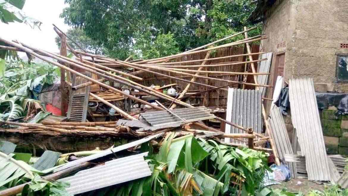 Angin Puting Beliung Rusak Puluhan Rumah di Sukamakmur