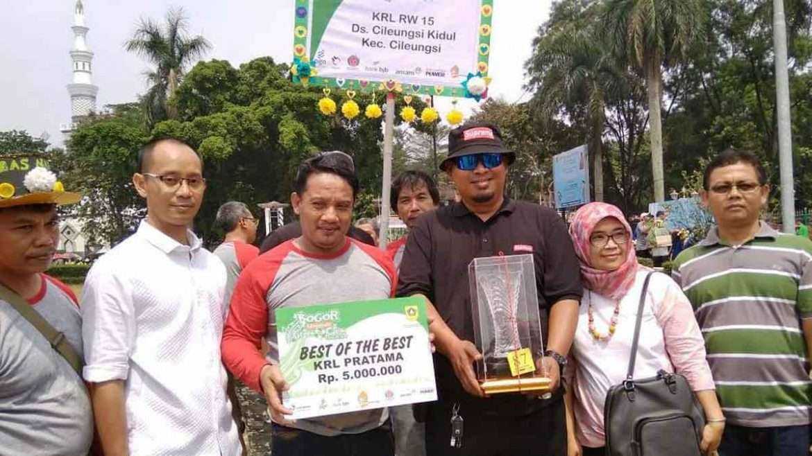 Bupati Bogor Berikan Penghargaan Kepada KRL Desa Cileungsi Kidul