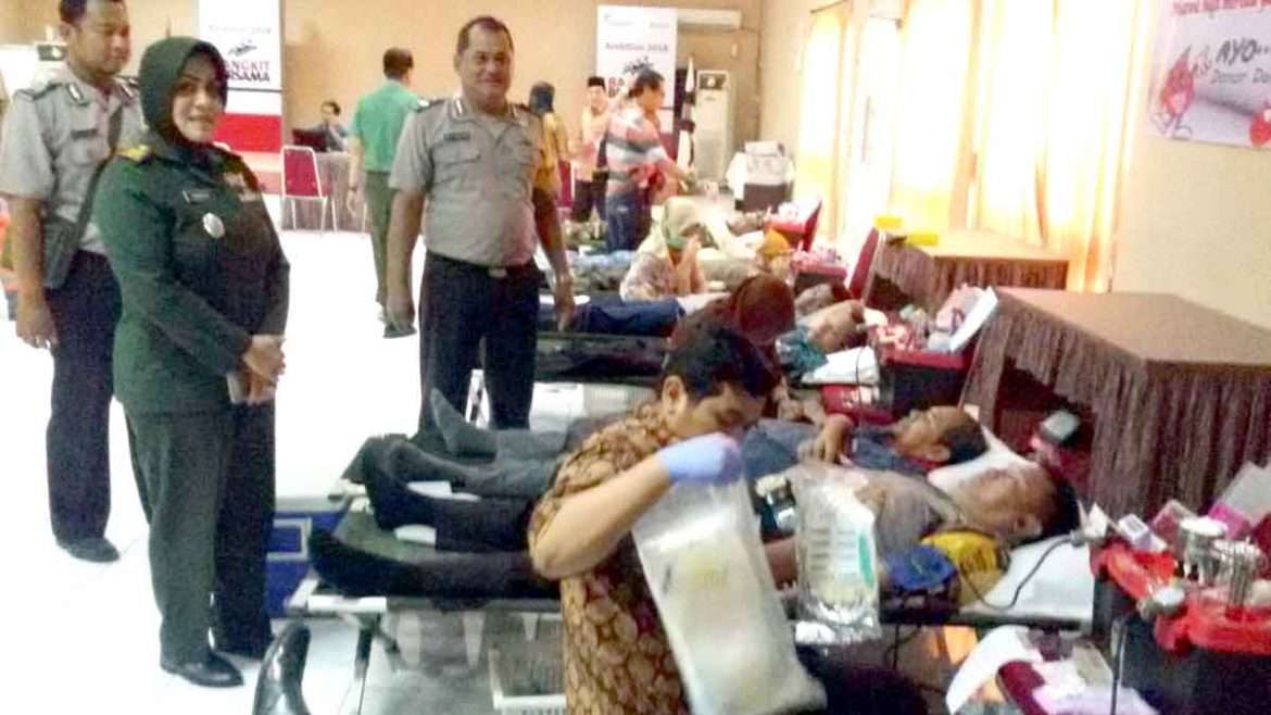 Donor Darah Warga Klapanunggal Peringati Sumpah Pemuda Sekaligus HUT TNI ke-73