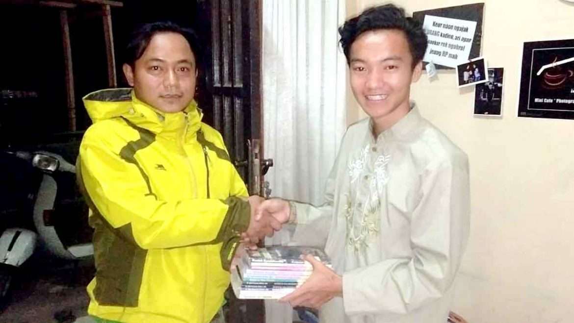 Dua Komunitas Beda Genre Satukan Tekad Cerdaskan Bangsa