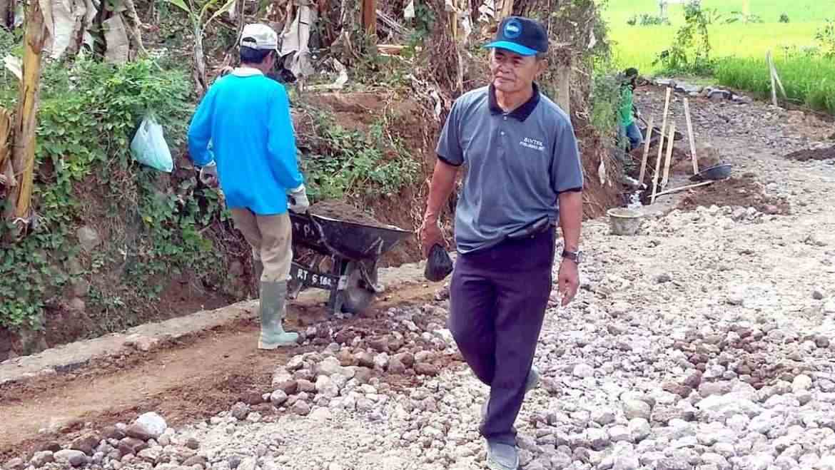 Jalan Penghubung Dua Dusun Untuk Warga Desa Tinggar Mulai Dibangun