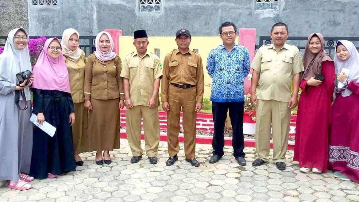 Kades Ciketak Buka Acara Praktek Dakwah dan Pengenalan Masyarakat Pondok Pesantren Husnul Khotimah