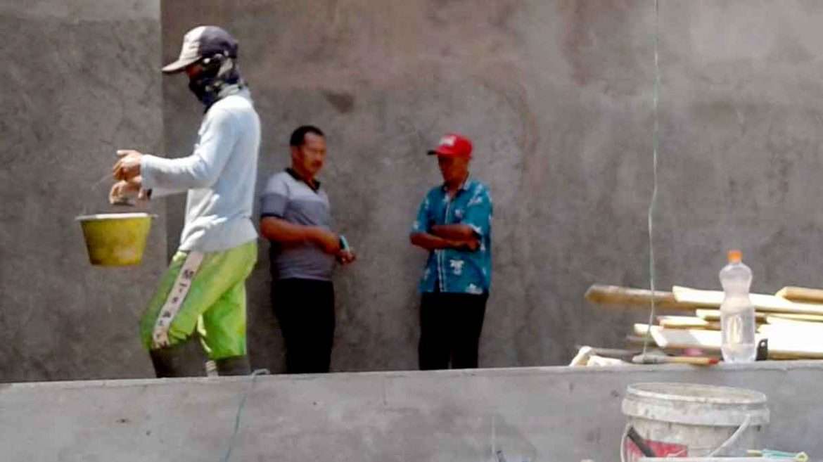 Kades Negeri Pandan Pantau Bangunan Bumdes