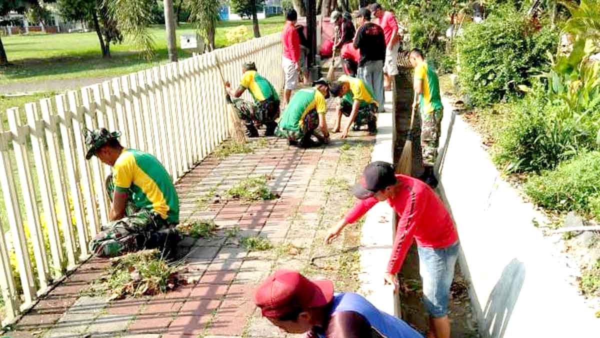 Manunggal Tni Bersama Rakyat Jadikan Lingkungan Bersih Dan Sehat