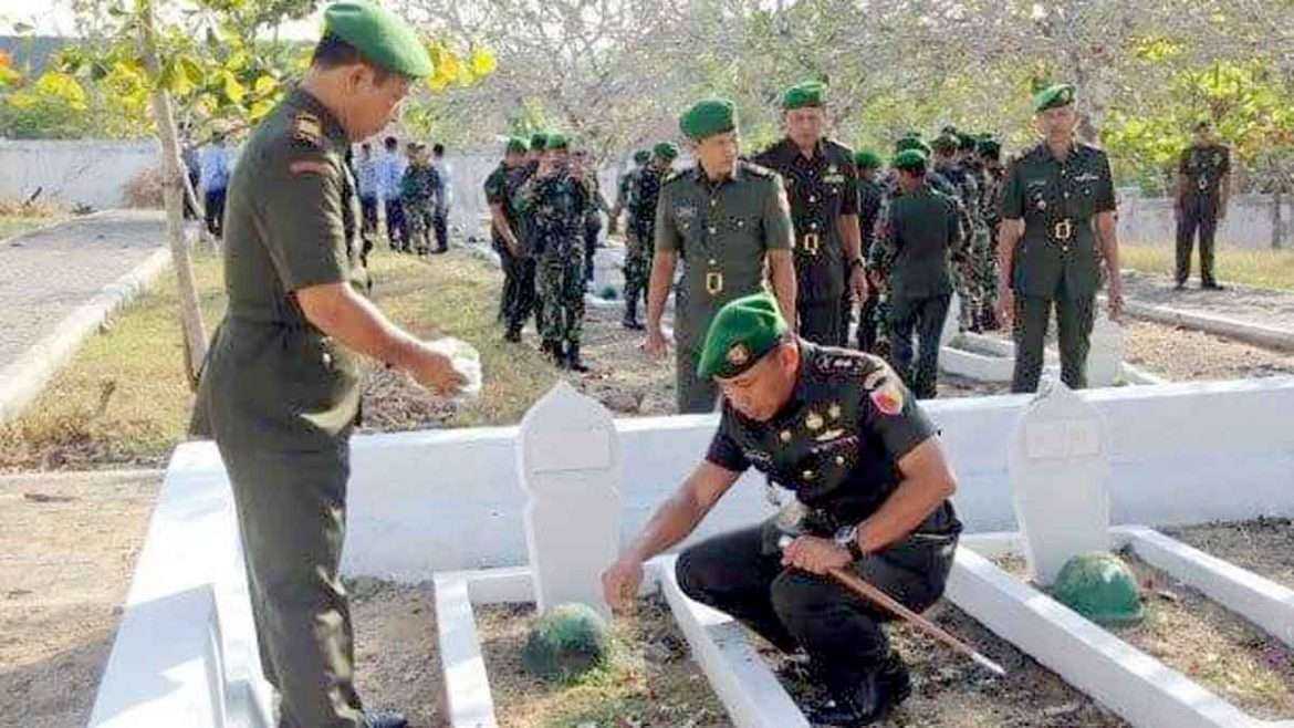 Peringati HUT RI Ke-73 Kodim 0826 Pamekasan Lakukan Ziarah Nasional Ke Makam Pahlawan
