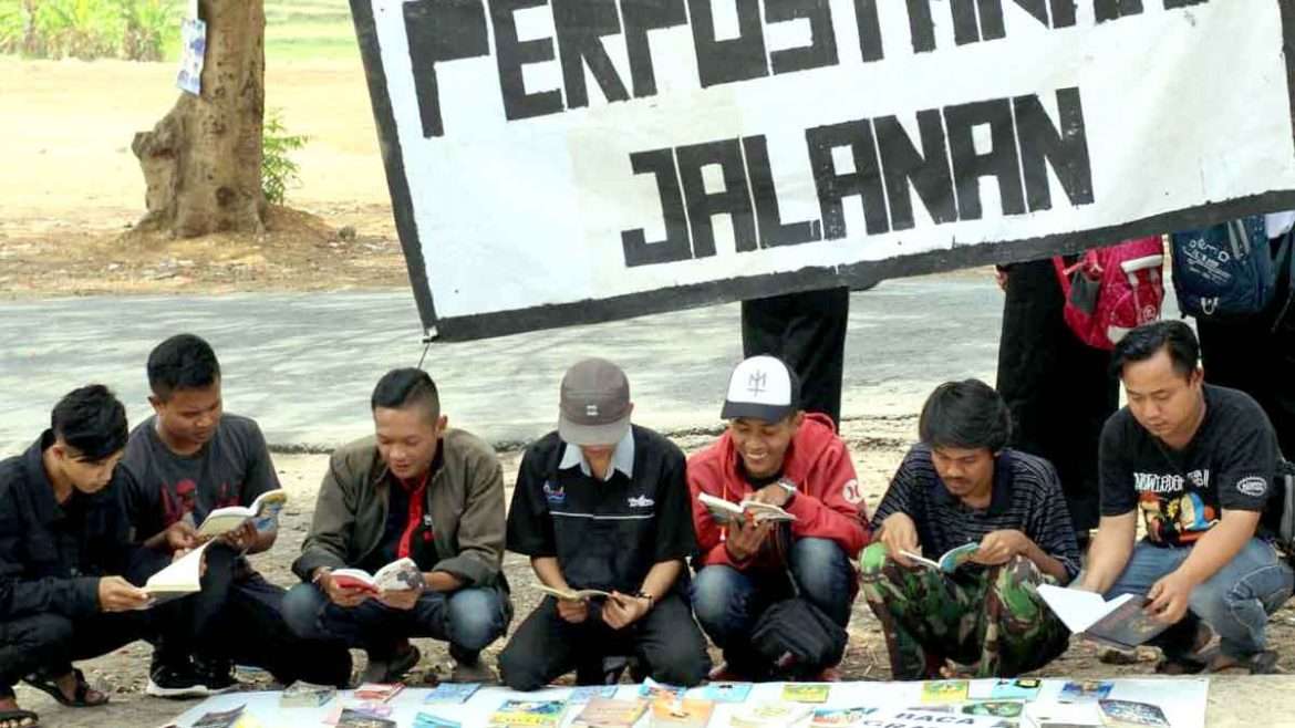 Perpustakaan Jalanan Cara Mata Busur Cerdaskan Bangsa