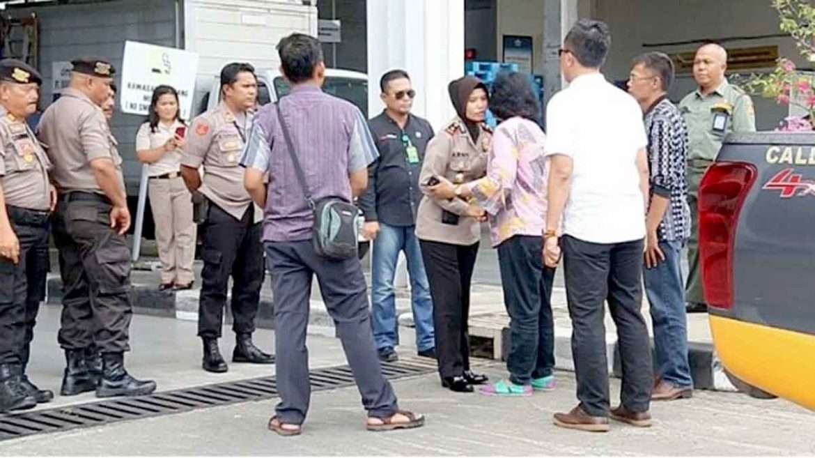 Polres Deli Serdang Antarkan Jenazah Korban Tsunami Palu ke Rumah Duka