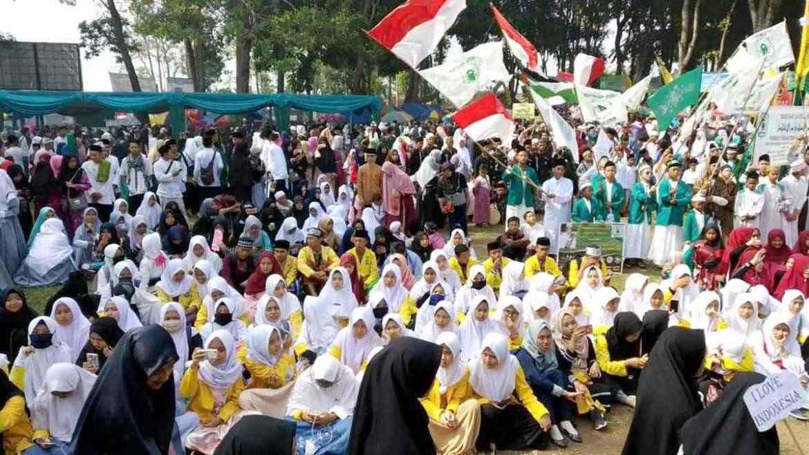 Ribuan Santri Parakansalak Peringati Hari Santri Nasional
