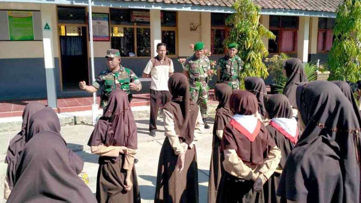 Siswa SDN 2 Bayuning Mendapat Pelatihan Wawasan Kebangsaan Dari Koramil 1502 Kadugede