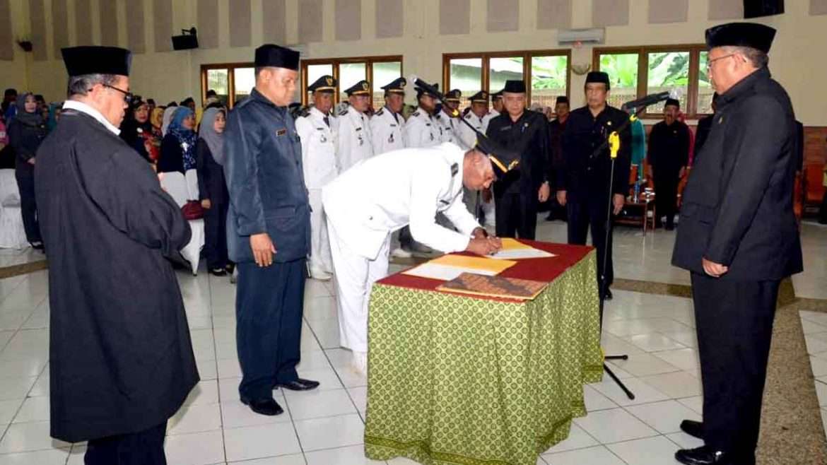 Bupati Sukabumi Lantik 381 Pejabat Baru