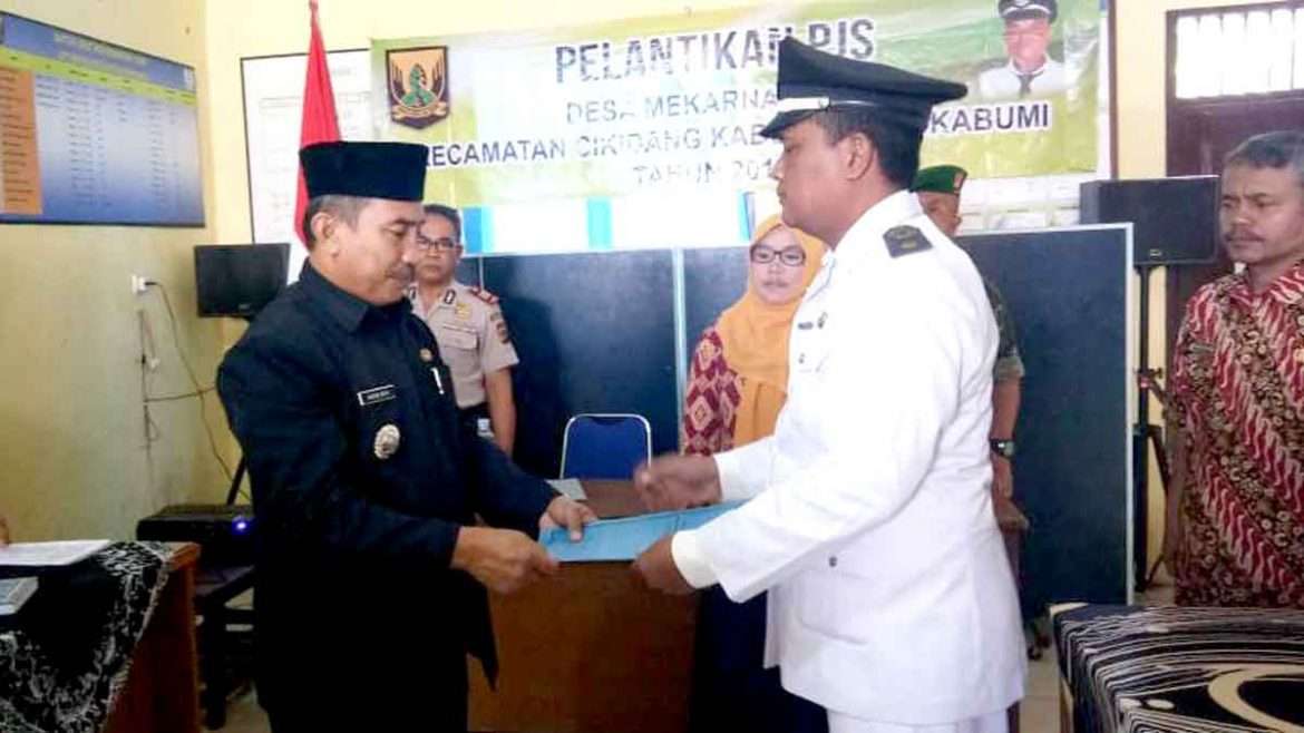 Camat Cikidang Lantik Yudi Heryadi Sebagai Pjs Kepala Desa Mekarnangka