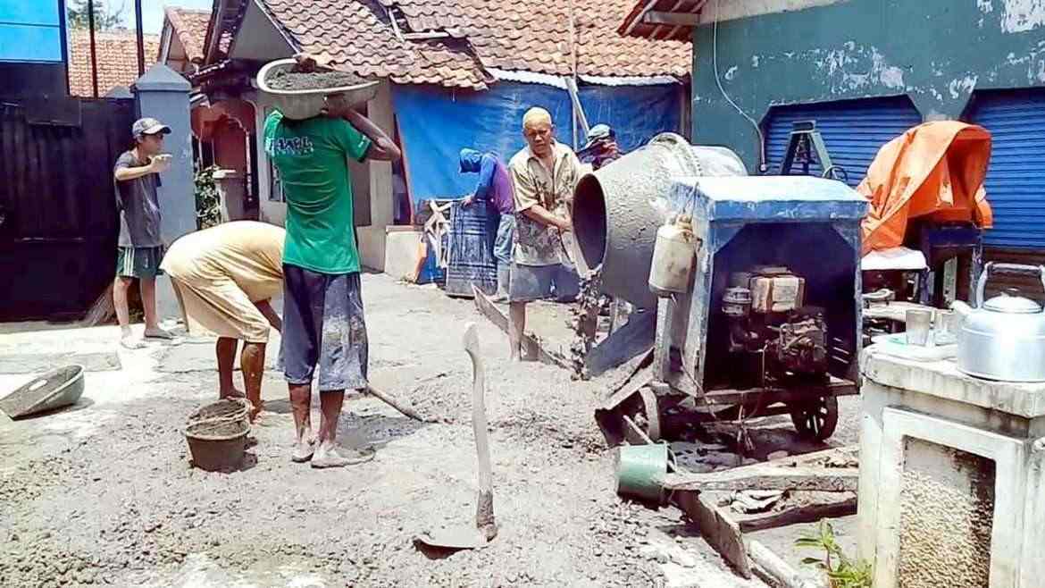 Dana Desa Cair, Pemdes Cicadas Bangun 3 Titik Jalan Lingkungan dan 1 TPT
