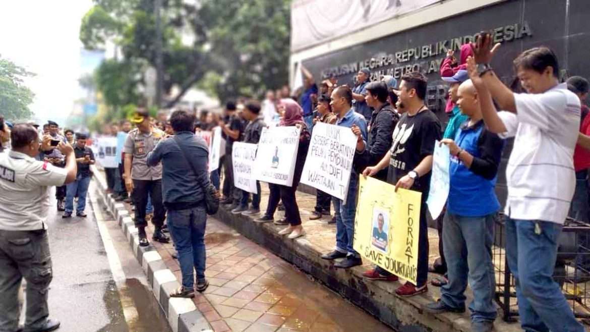 Ratusan Wartawan Lakukan Aksi Damai di Halaman Polres Tangerang Kota