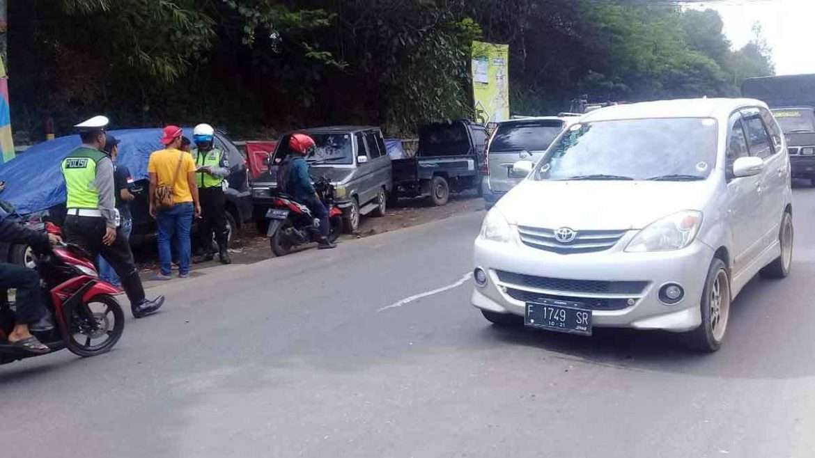 Sopir Main HP Saat Nyetir, Siap-Siap Saja Ditilang