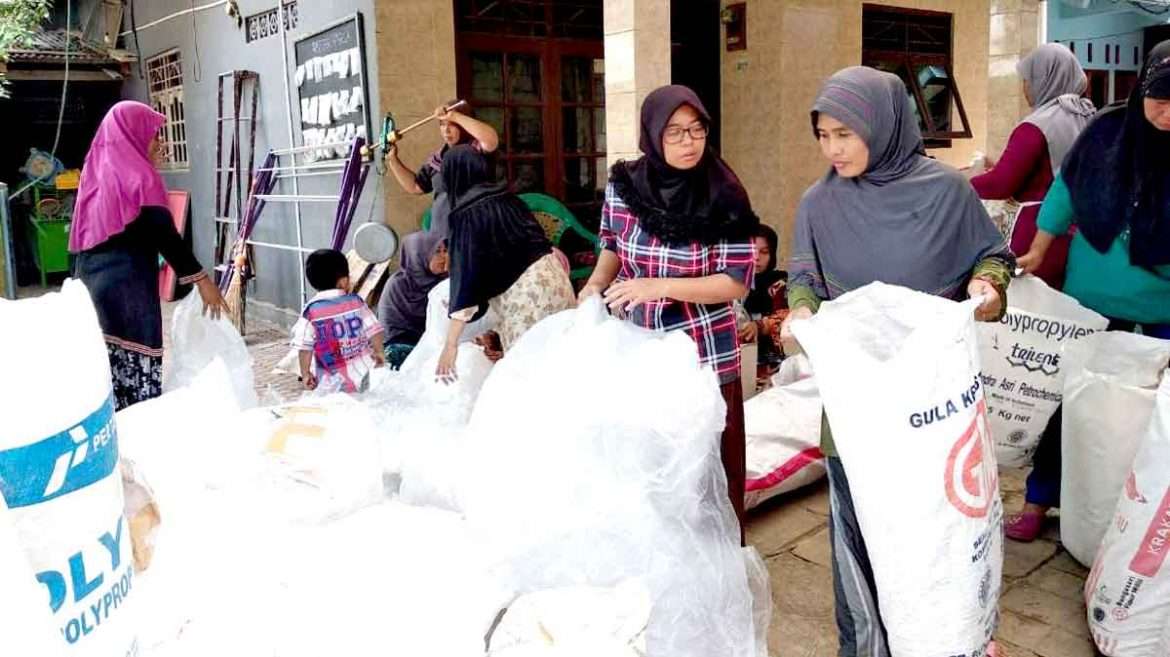 Ciptakan Lingkungan Sehat Pemdes Puspasari Bentuk Bank Sampah