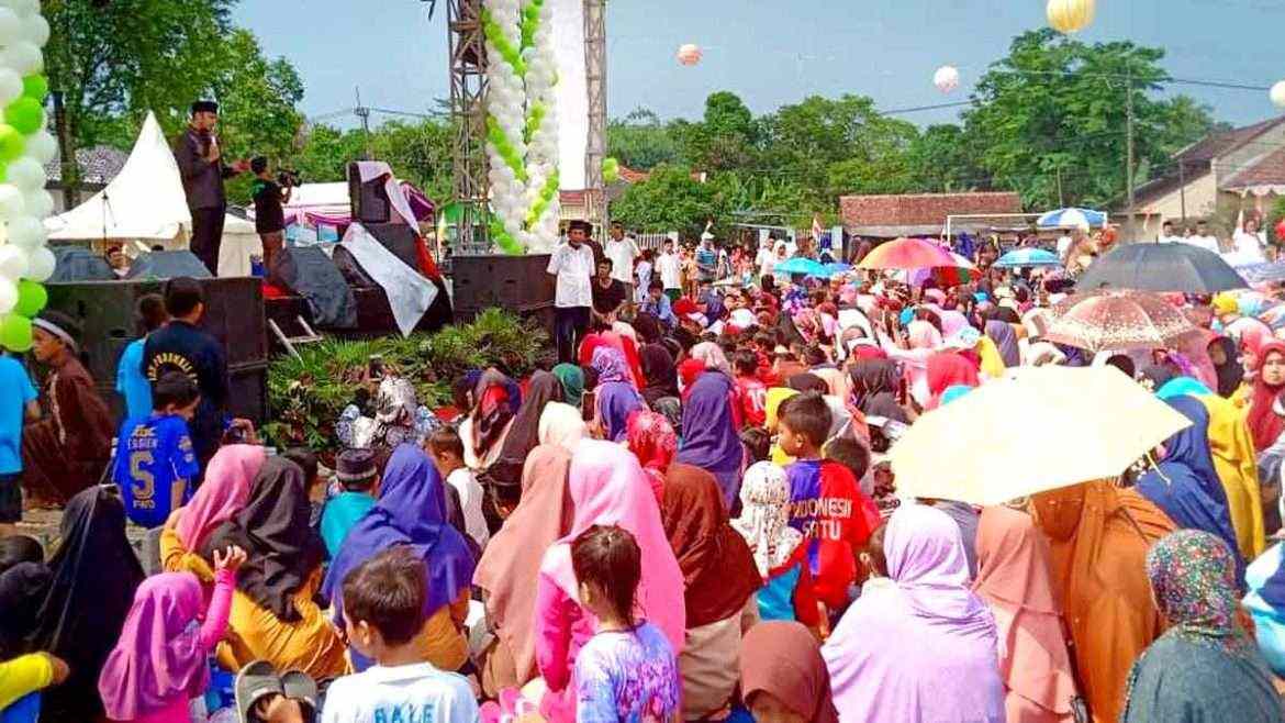 Dai Kondang Ramaikan Peringatan Memperingati Nabi Muhammad SAW di Desa Cibunar