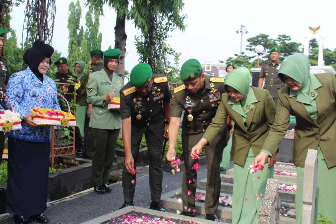 Prajurit Alugoro Ikuti Ziarah Rombongan di TMP Giri Tunggal Semarang