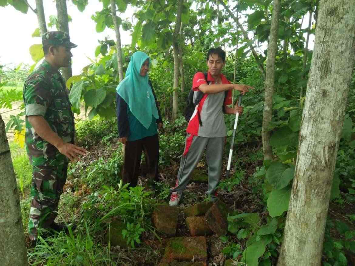 Babinsa Kunduran Dampingi Penelitian Benda Cagar Budaya di Desa Jetak