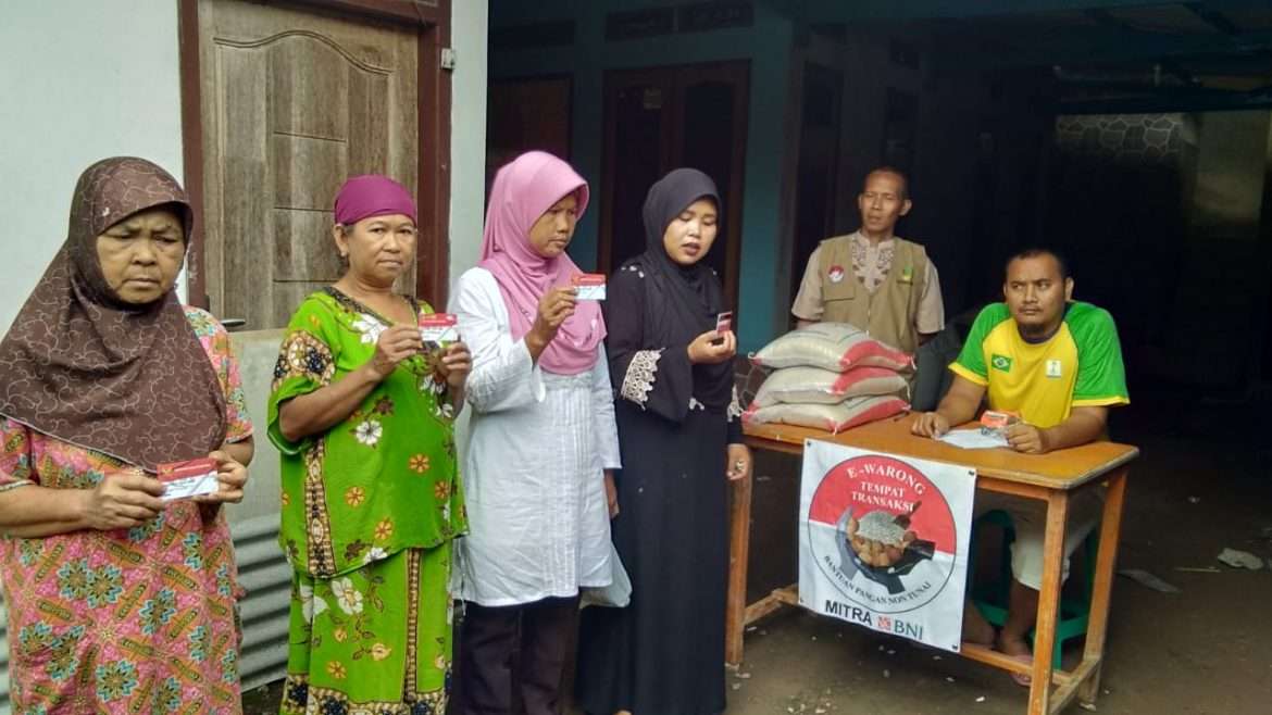 Beras Premuim Mulai Didistribusikan Kepada Warga Tanjungsari