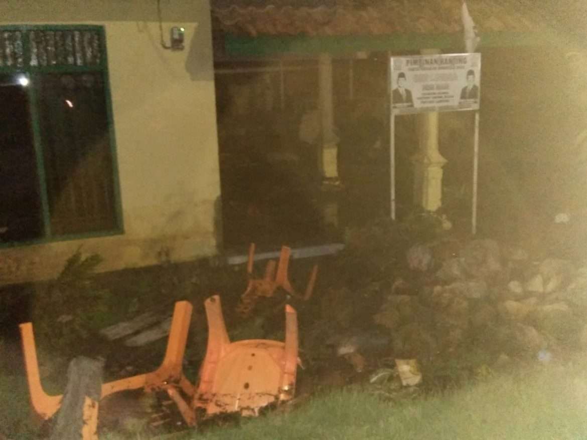 Gelombang Pasang di Lampung Selatan Hancurkan Balai Desa dan Rumah Warga