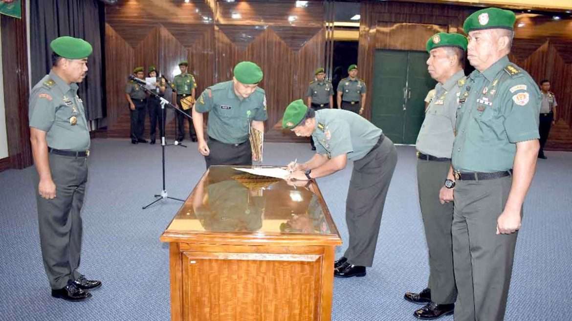 Kadislaikad : Pencanangan Zona Integritas Komitmen Dislaikad untuk Wujudkan Reformasi Birokrasi yang Akuntabel