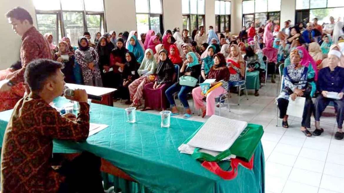 Ratusan Warga Cikeas Terima Kartu Keluarga Sejahtera Bantuan Pangan Non Tunai